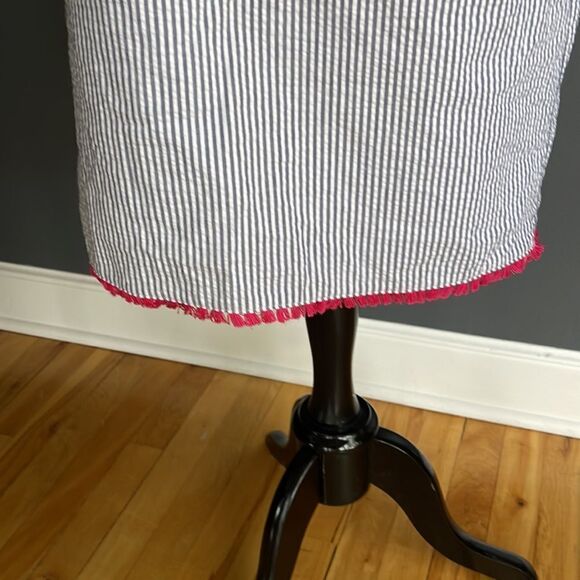 Heyton gray/white stripe seersucker midi shift. Fuschia fringed hem. New. Size 2 - Picture 3 of 6